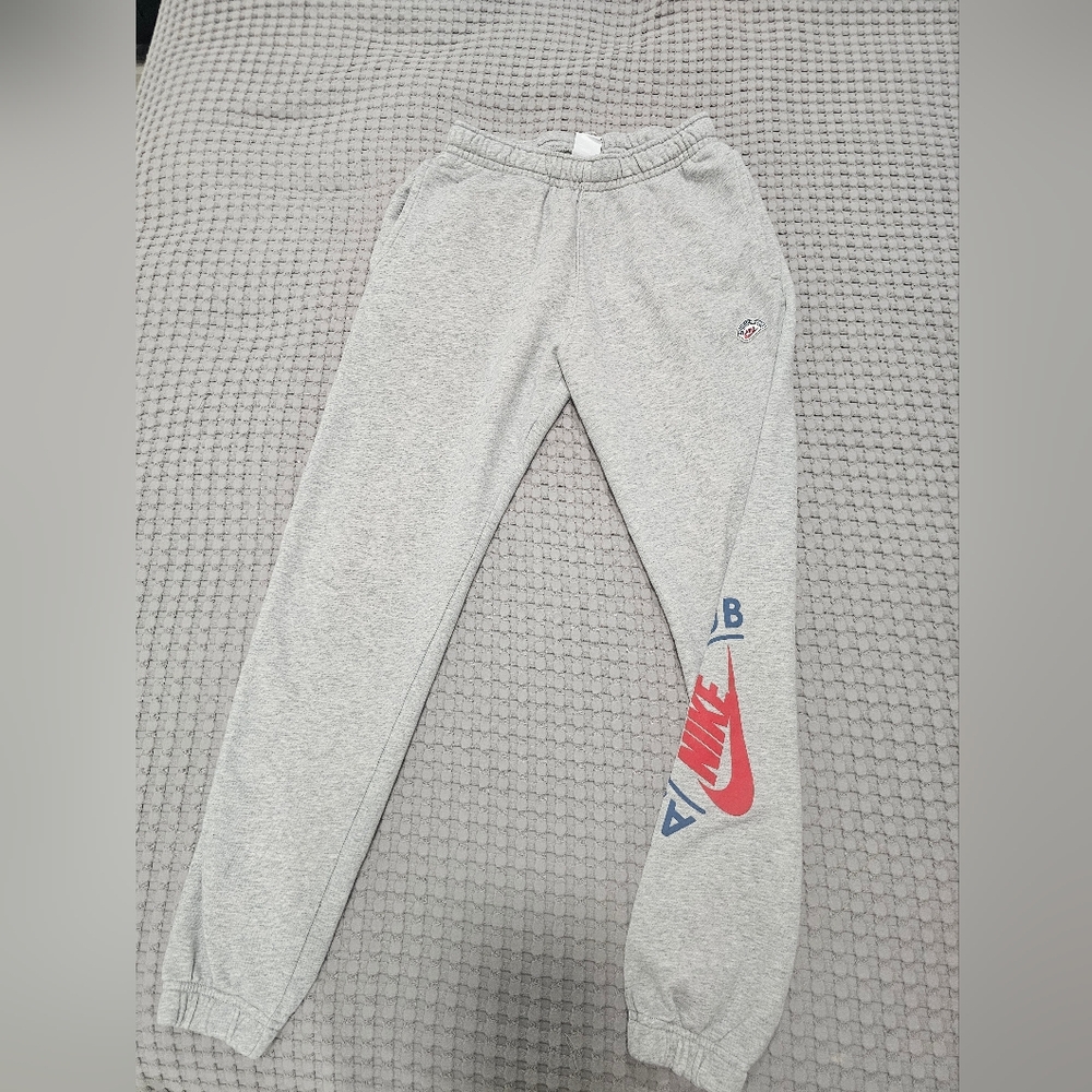 Nike Athletic Club Sweatpants Gray Men’s Small – Used